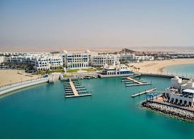 Hilton Salwa Beach Resort and Villas 4