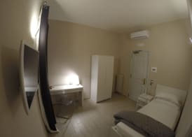 Up Hotel 3