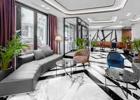 Sky Hotel 5