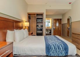 Comfort Inn & Suites 3