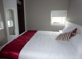 Ryan's Hotel 4