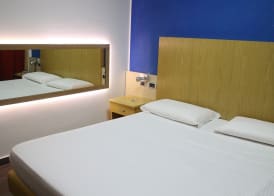 Orange Motel 3