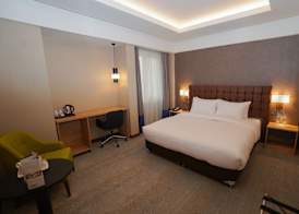 The Grand Lux Hotel 4