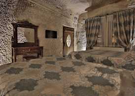 Shoestring Cave House 5
