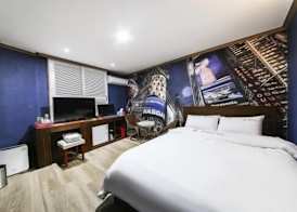Happy Q Motel 5