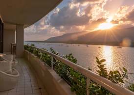 Hilton Cairns 4