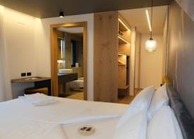 Flos Hotel 3