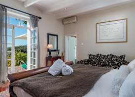 Manor on the Bay 4