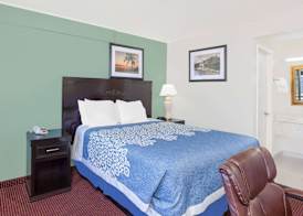 Days Inn by Wyndham Lost Hills 5