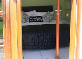 Orange-Ville Lodge & Guesthouse 3