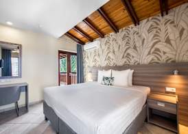 LionsDive Beach Resort 3