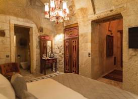 Solo Cave Suites 5