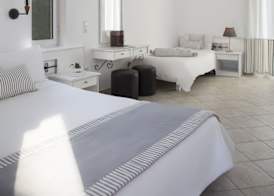 Iris Beach Hotel 3