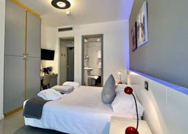 Monaco Suites Hotel 5