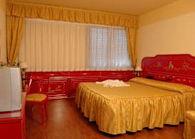 Melas Hotel 4