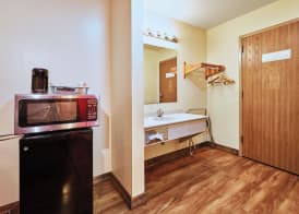 Econo Lodge Maquoketa 4