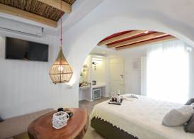 Naxos Island Escape Suites 5