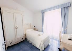 Baia Delphis Resort 4