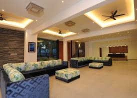The Lake Forest Hotel 2