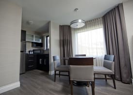 Ramada by Wyndham Ottawa On The Rideau 3