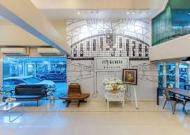 At Hua Lamphong Hotel 3
