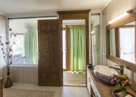 Lissiya Hotel 4