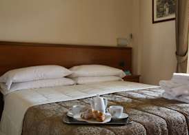Pausania Inn 2
