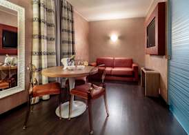 Base Hotel 2