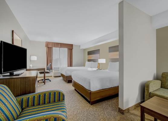 Days Inn & Suites by Wyndham Lindsay 1