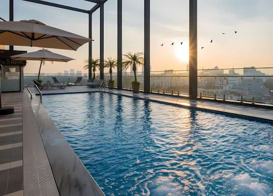 MAY DE VILLE Lakeside Hotel 1