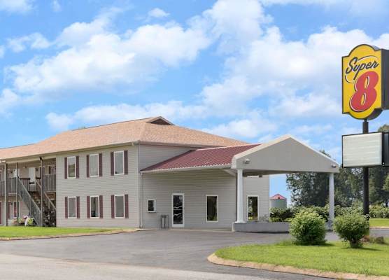 Super 8 by Wyndham Whiteville 1