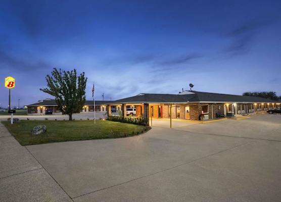 Super 8 by Wyndham Henryetta 1