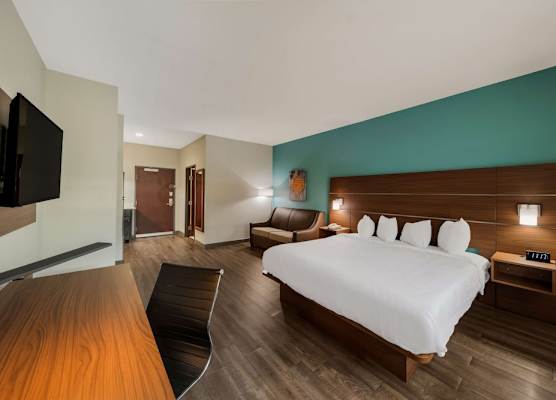 Best Western Plus Bowie Inn & Suites 1