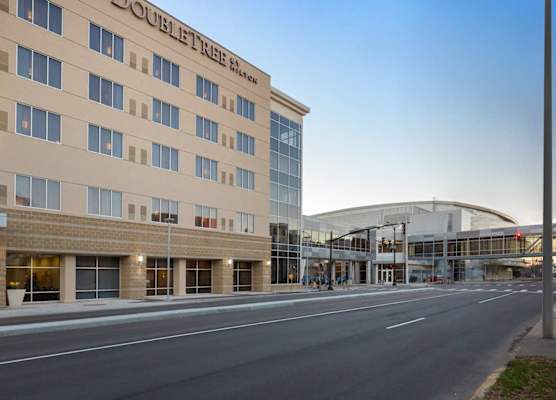 DoubleTree by Hilton Evansville 1