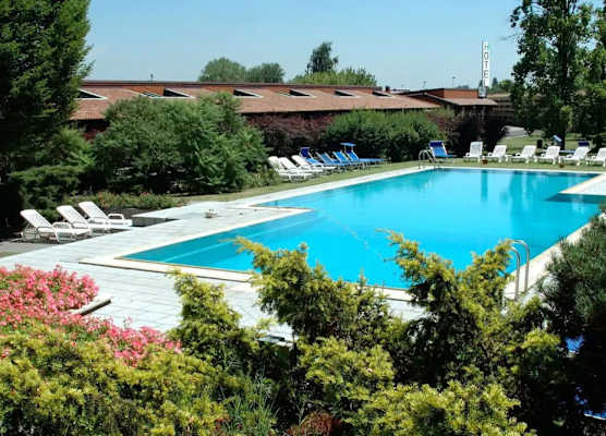 Golf Hotel 1