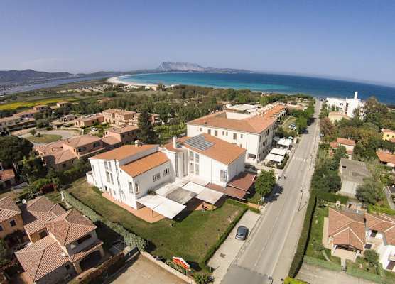 HOTEL Al FARO , SPIAGGIA LA CINTA ,SAN TEODORO 1
