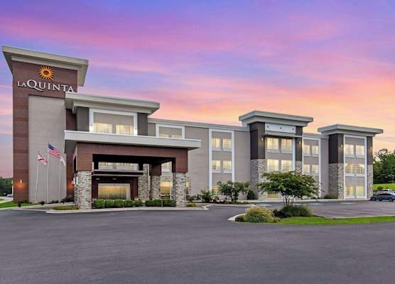 La Quinta Inn & Suites by Wyndham Cullman 1