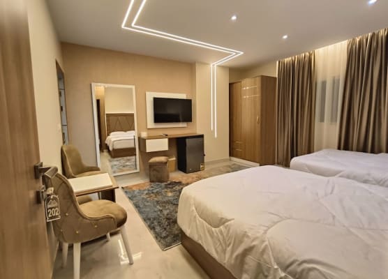 Discover pyramids inn 1