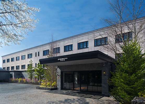 Kyukaruizawa Kikyo, Curio Collection by Hilton 1