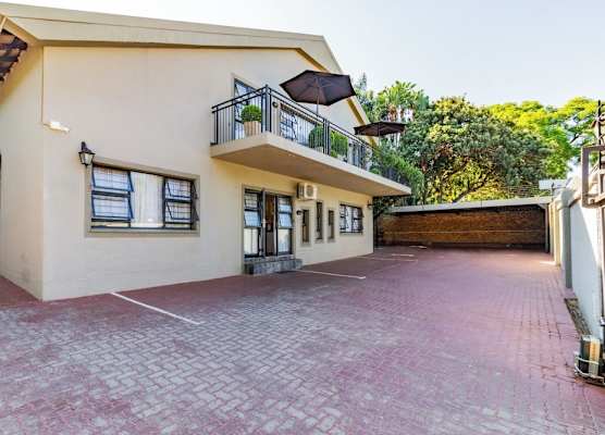 Pumleni Guesthouse 1