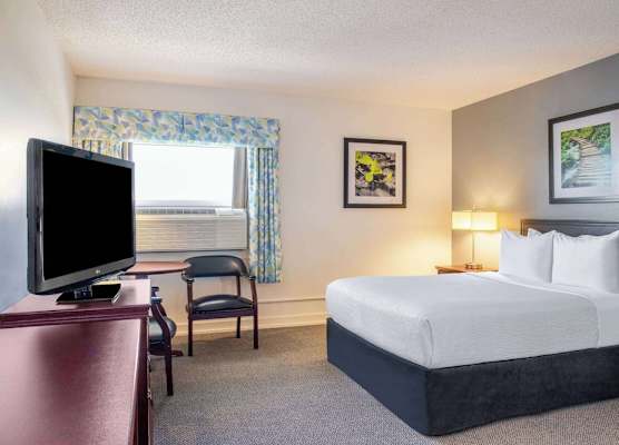 Days Inn & Conference Centre by Wyndham Camrose Norsemen 1
