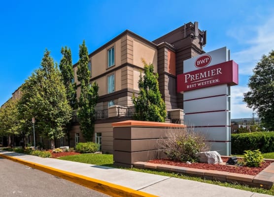 Best Western Premier Toronto Airport Carlingview Hotel 1