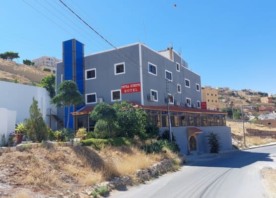 Petra Guests Hotel 1
