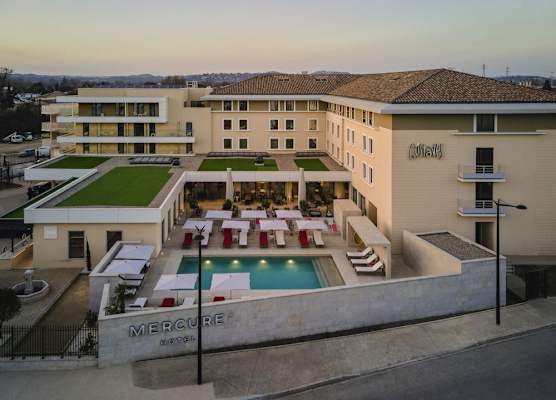 Mercure Avignon TGV Hotel & Spa 1