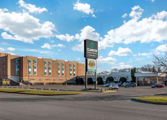 Clarion Hotel & Suites 1