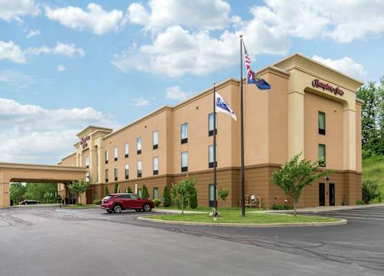 Hampton Inn Meadville 1
