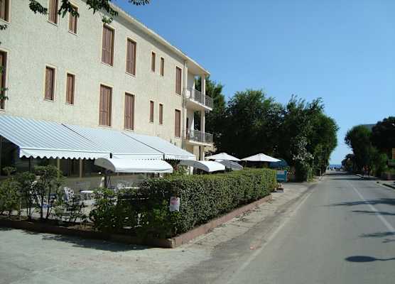 Hotel Sandalyon 1