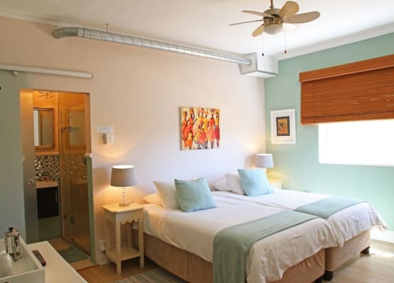 Dolphin Inn Guesthouse 1