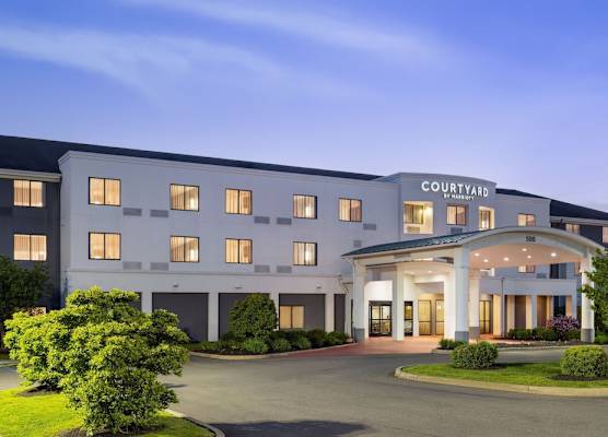Courtyard by Marriott Kingston 1