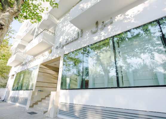 Ambassadeurs Hotel 1